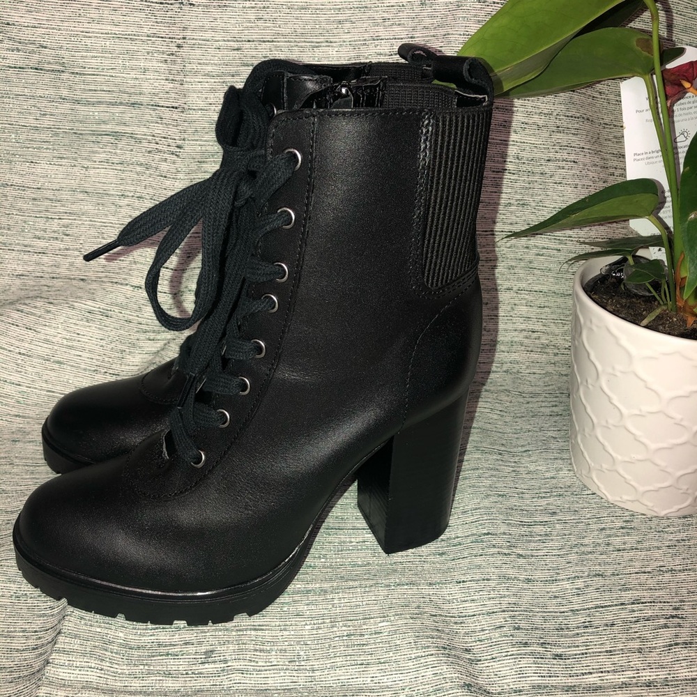 COPY - Steve Madden Women’s Latch Boots Size 9